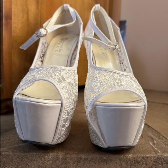 Women’s white platform stilettos - Picture 4 of 5